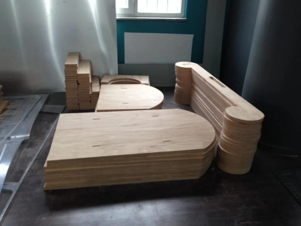 CNC ile kesilmiş yuvarlak ahşap parçalar