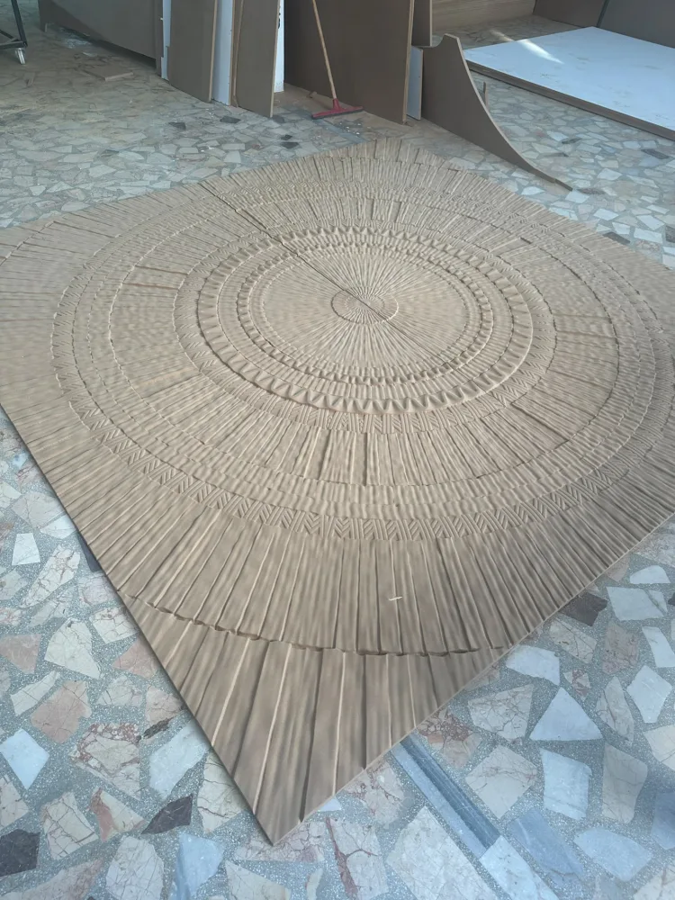Dairesel geometrik desen işlenmiş rölyef panel