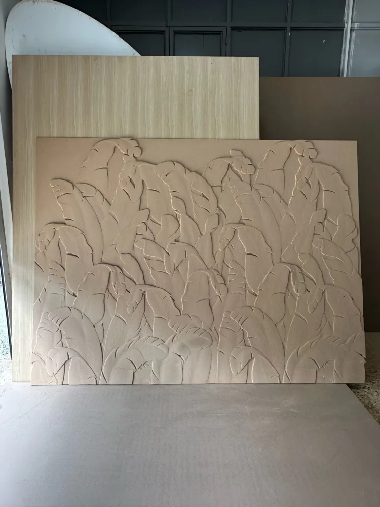 Yaprak desenli geniş rölyef panel